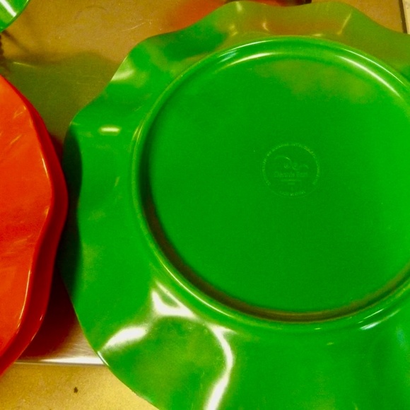 Set of 4 RED or GREEN or mixed 9" Dessert Plates, Resin, Dishwasher safe, NEW - Picture 4 of 4